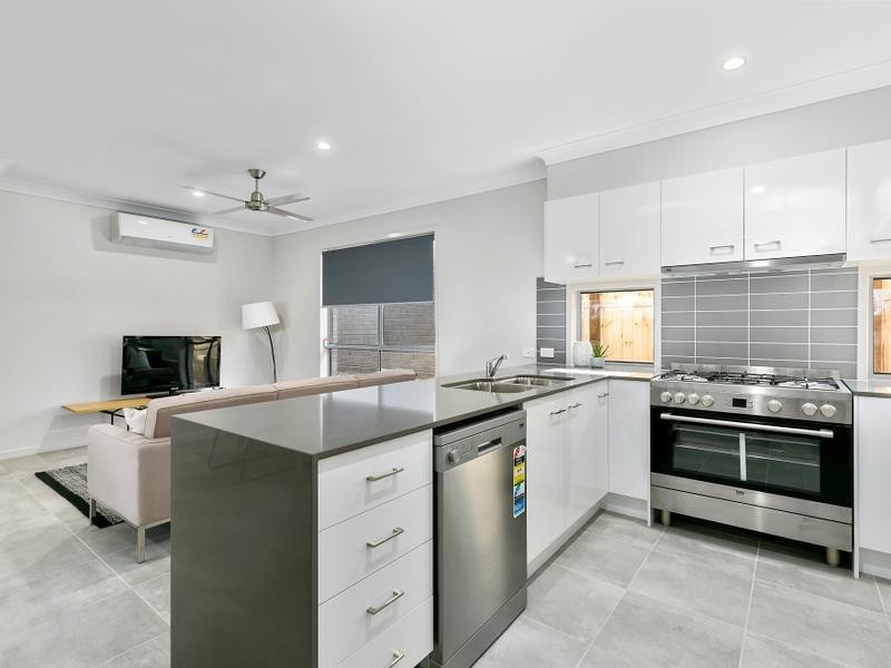 7 Kookaburra Place, Deebing Heights QLD 4306