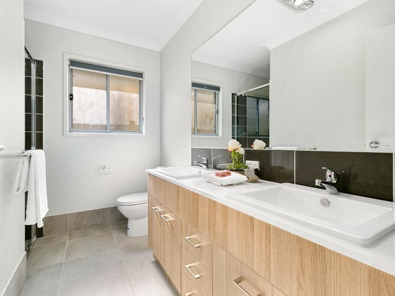 7 Kookaburra Place, Deebing Heights QLD 4306