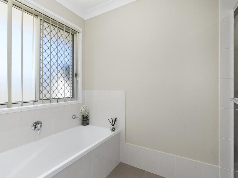 1 Rhiannon Drive, Flinders View QLD 4305