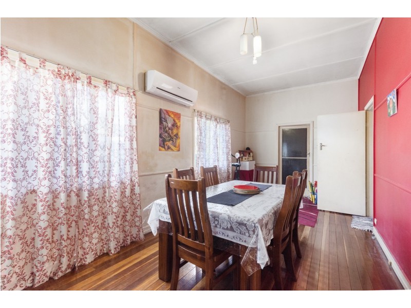 10 Cemetery Road, Ipswich QLD 4305