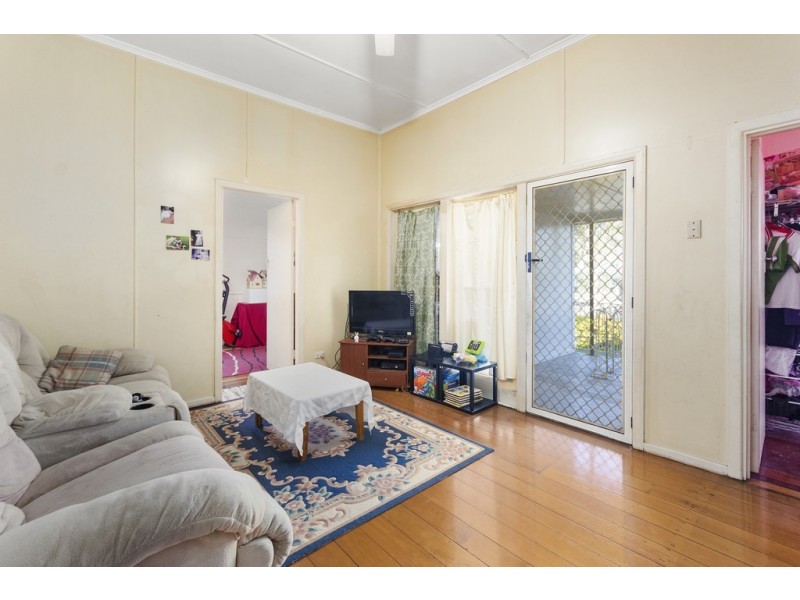 10 Cemetery Road, Ipswich QLD 4305