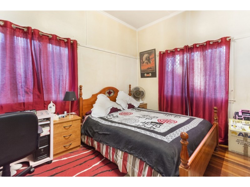 10 Cemetery Road, Ipswich QLD 4305