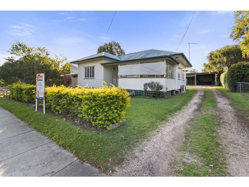 10 Cemetery Road, Ipswich QLD 4305
