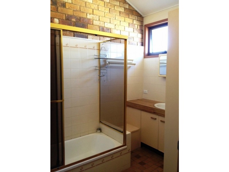 2/233 Bloomfield Street, Cleveland QLD 4163