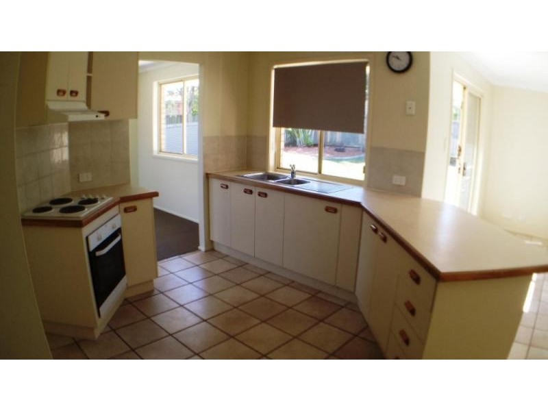 8 Coral Close, Birkdale QLD 4159