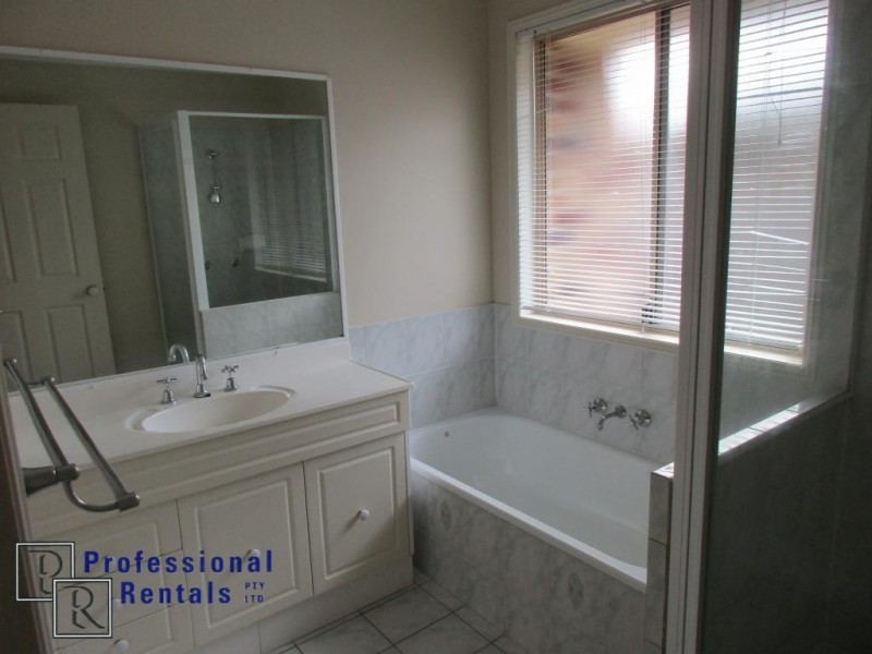 3 Putter Place, Redland Bay QLD 4165