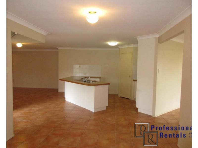 82 Hailey Drive, Birkdale QLD 4159