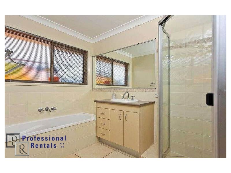 8 Timkelnik Crescent, Victoria Point QLD 4165