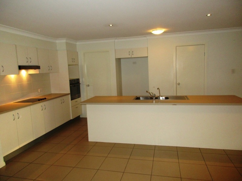 3 Mervyn Crescent, Redland Bay QLD 4165