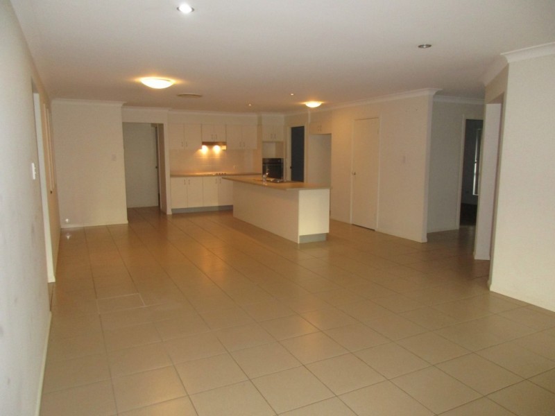 3 Mervyn Crescent, Redland Bay QLD 4165