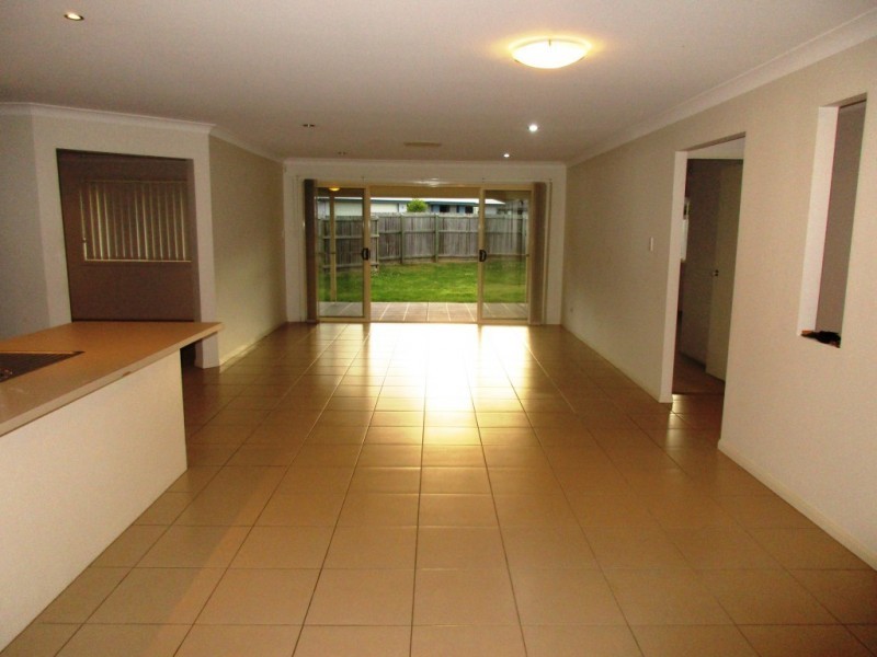 3 Mervyn Crescent, Redland Bay QLD 4165