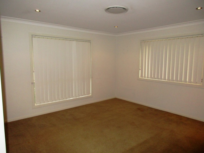 3 Mervyn Crescent, Redland Bay QLD 4165