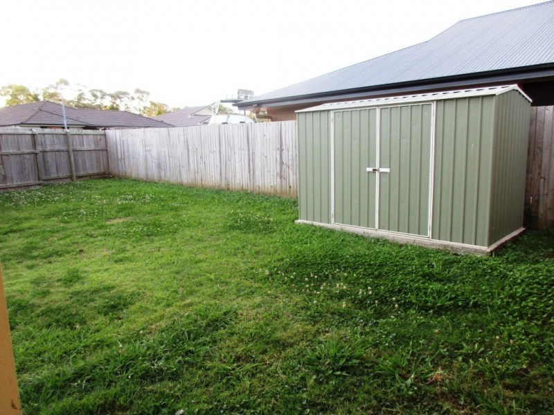 3 Mervyn Crescent, Redland Bay QLD 4165