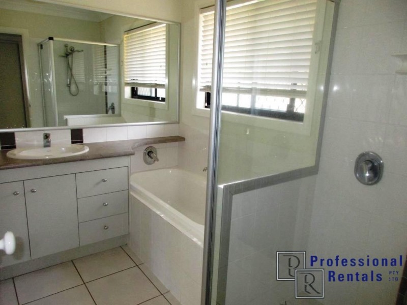 1/4 Calliandra Place, Thornlands QLD 4164