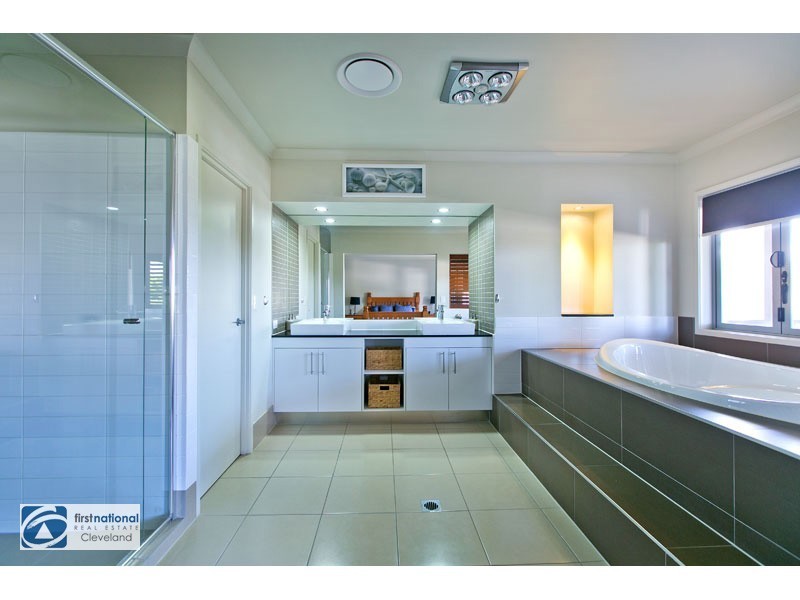 4 Bay Crest Place, Thornlands QLD 4164