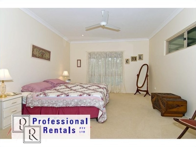 2-28 Lakeside Drive, Carbrook QLD 4130