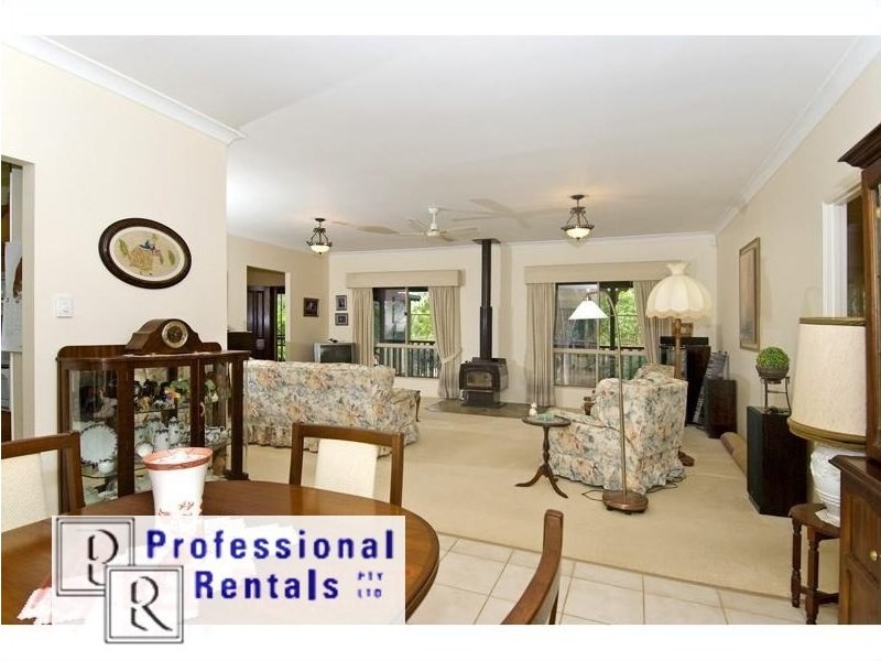 2-28 Lakeside Drive, Carbrook QLD 4130