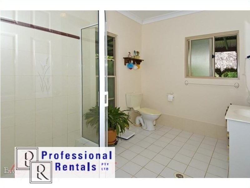 2-28 Lakeside Drive, Carbrook QLD 4130