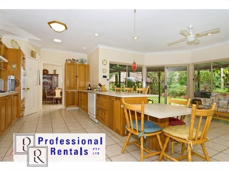 2-28 Lakeside Drive, Carbrook QLD 4130