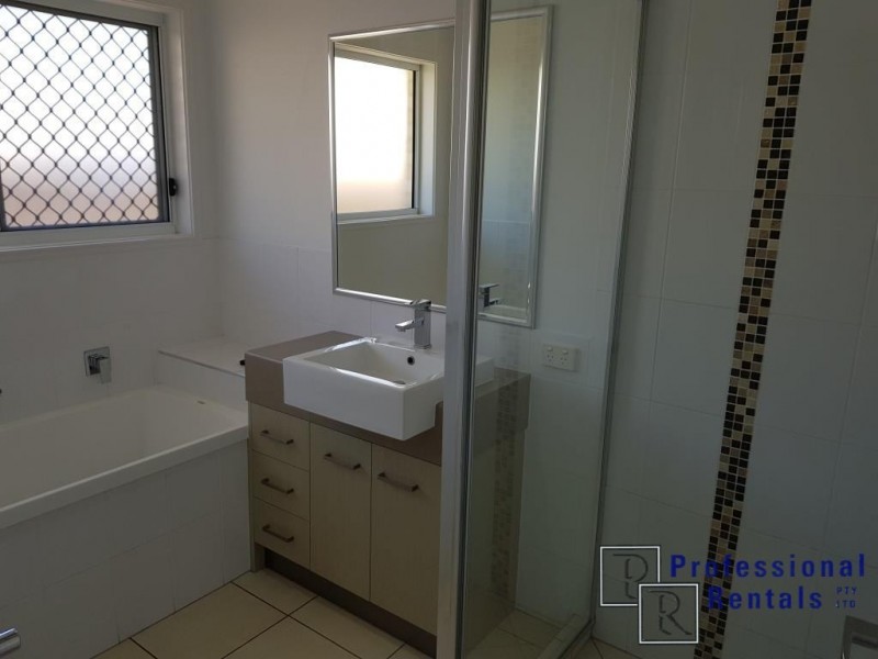 5 Lancaster Circuit, Redland Bay QLD 4165