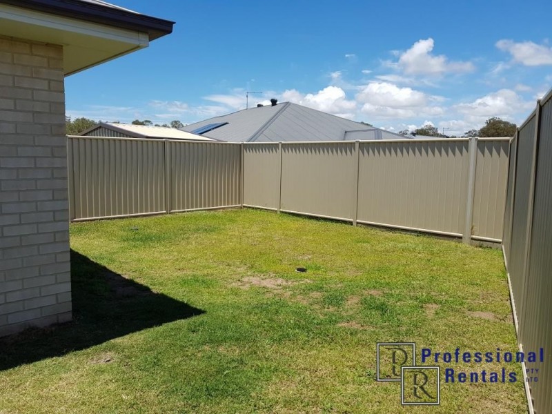 5 Lancaster Circuit, Redland Bay QLD 4165