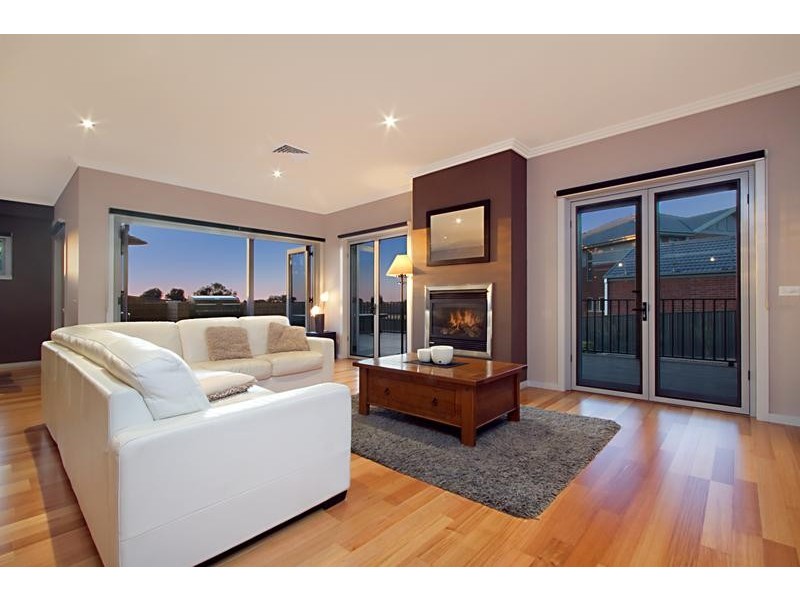 21 Elwood Drive, Strathdale VIC 3550