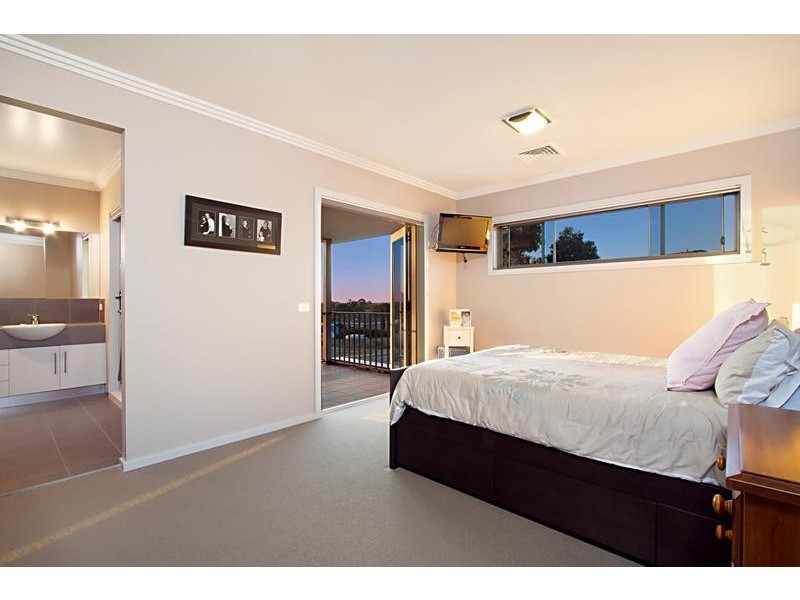 21 Elwood Drive, Strathdale VIC 3550