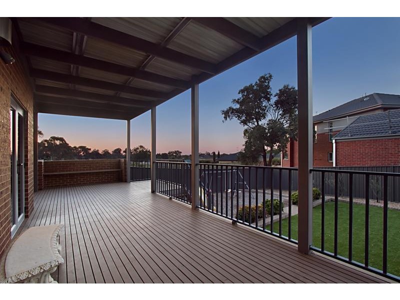 21 Elwood Drive, Strathdale VIC 3550