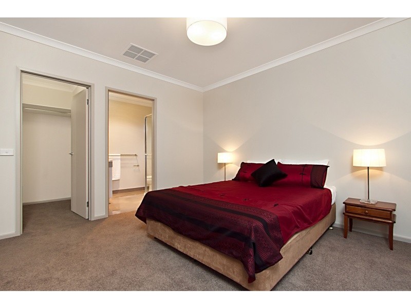 7 Metropolitan Dv (off Jobs Gully Rd), Eaglehawk VIC 3556