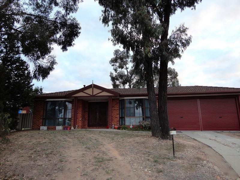 13 Wattleview Grove, Eaglehawk VIC 3556