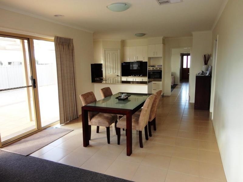 2 Garden Drive, Epsom VIC 3551