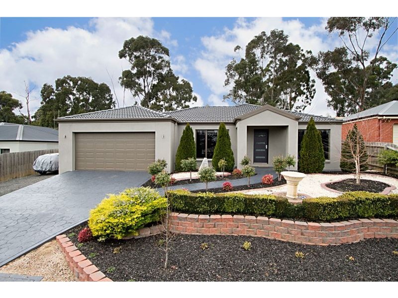 22 Isabella Grove, Strathdale VIC 3550