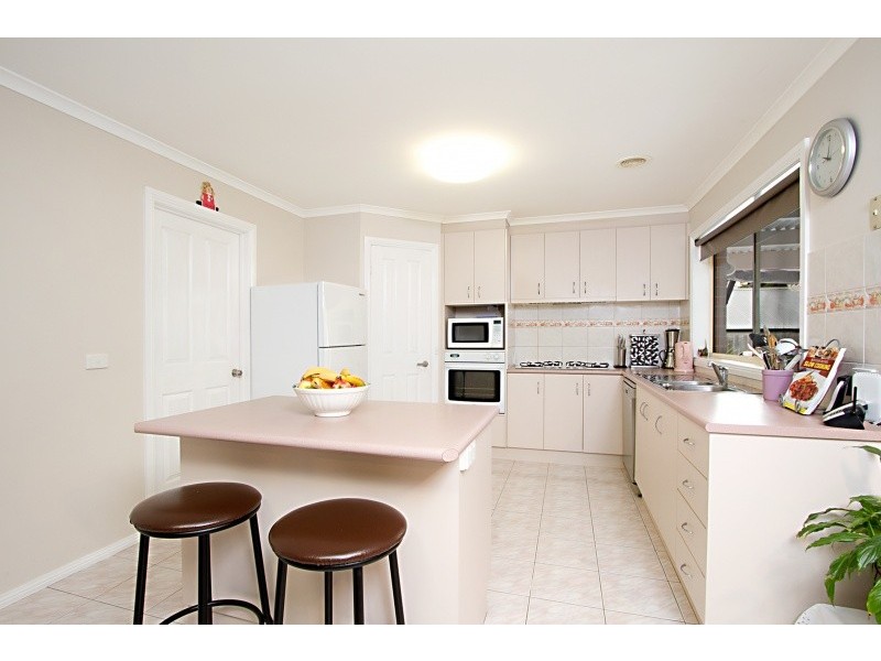 22 Isabella Grove, Strathdale VIC 3550