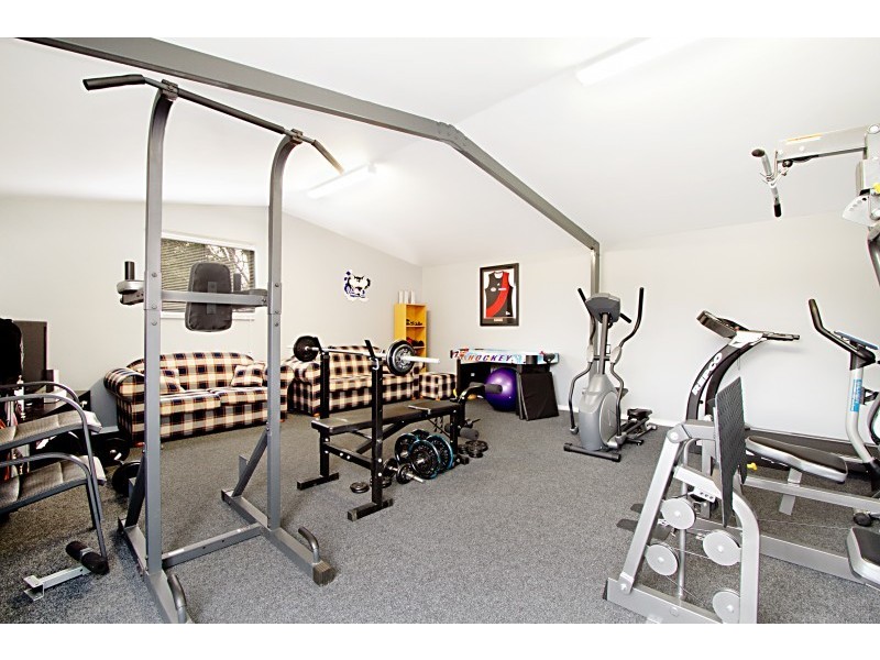 22 Isabella Grove, Strathdale VIC 3550