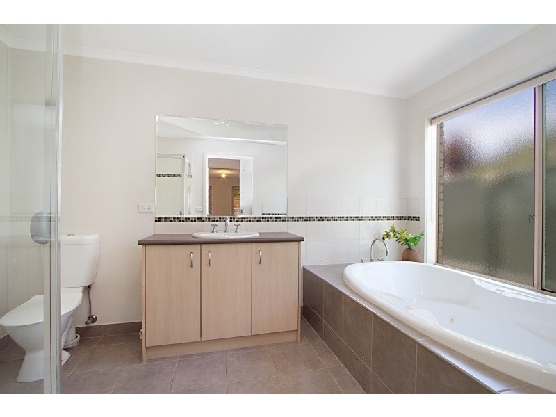 6 Smyrna Drive, Strathfieldsaye VIC 3551