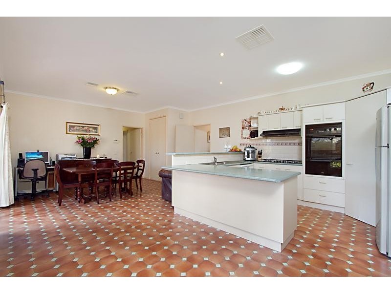 210 Aspinall Street, Kangaroo Flat VIC 3555