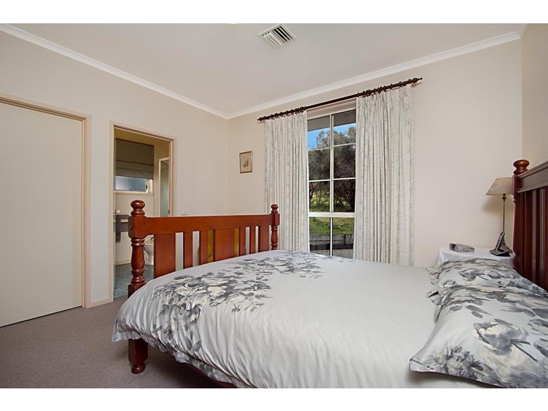 210 Aspinall Street, Kangaroo Flat VIC 3555