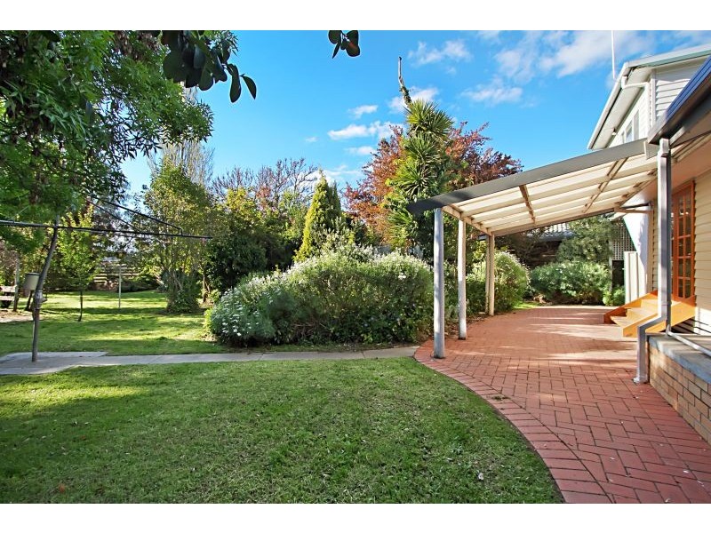 5 Mitchell Street, Kangaroo Flat VIC 3555