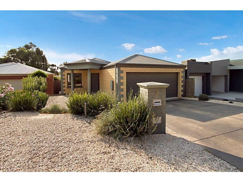 5 Isabella Grove, Strathdale VIC 3550