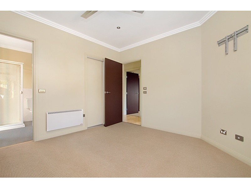 5 Isabella Grove, Strathdale VIC 3550