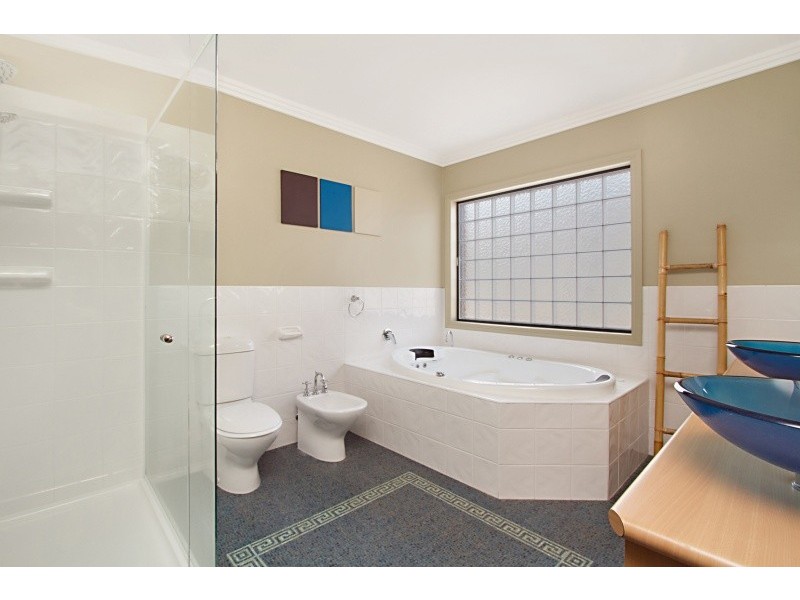 5 Isabella Grove, Strathdale VIC 3550