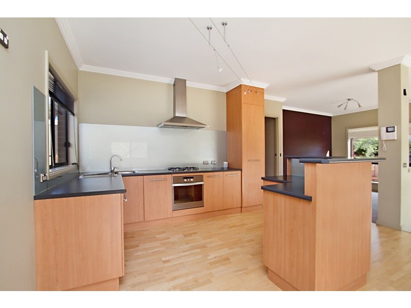5 Isabella Grove, Strathdale VIC 3550