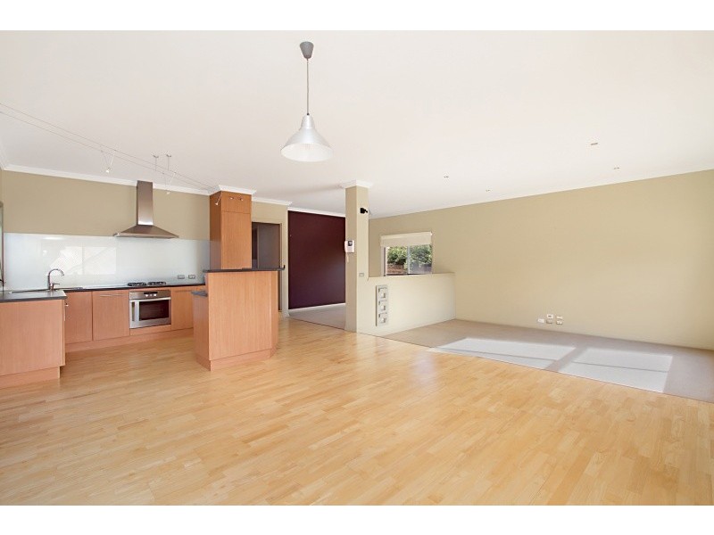 5 Isabella Grove, Strathdale VIC 3550