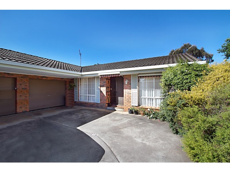 2/9 Nabilla Crescent, Strathdale VIC 3550