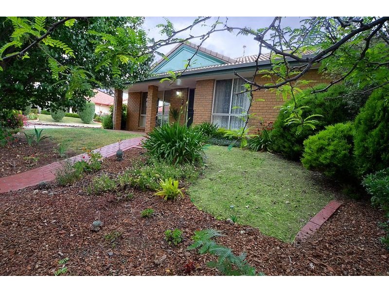 6 Keogh Drive, Spring Gully VIC 3550