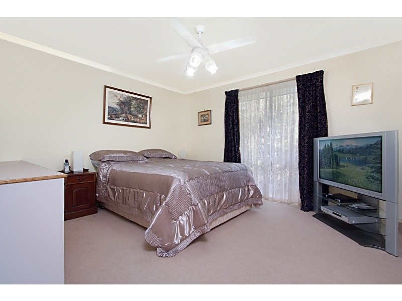 6 Keogh Drive, Spring Gully VIC 3550