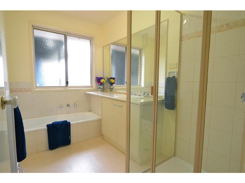 6 Keogh Drive, Spring Gully VIC 3550