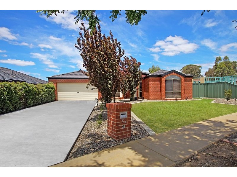32 Parkway Drive, Strathfieldsaye VIC 3551