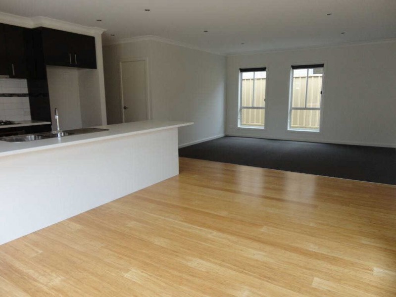 8/18a Emmett Street, Golden Square VIC 3555