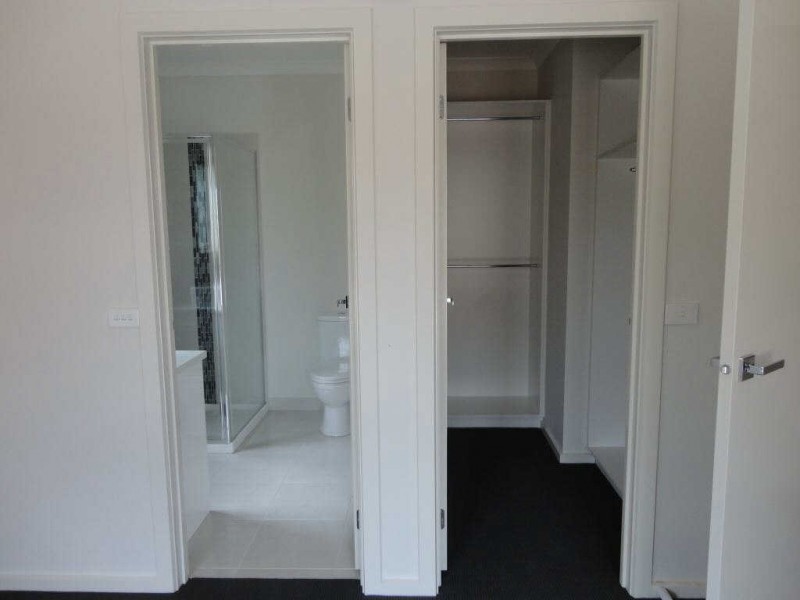 8/18a Emmett Street, Golden Square VIC 3555